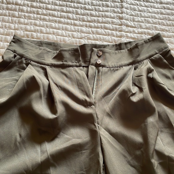 Green pants - Picture 1 of 8